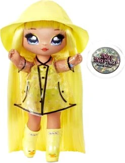 Na Na Na Surprise 2-in-1 Fashion Doll And Sparkly Sequined Purse Sparkle Series – Daria Duckie, 7.5" Raincoat Doll (packaging May Vary) -Cuddle House Toys Shop NaNaNaSurprise2 in 1FashionDollandSparklySequinedPurseSparkleSeries DariaDuckie4